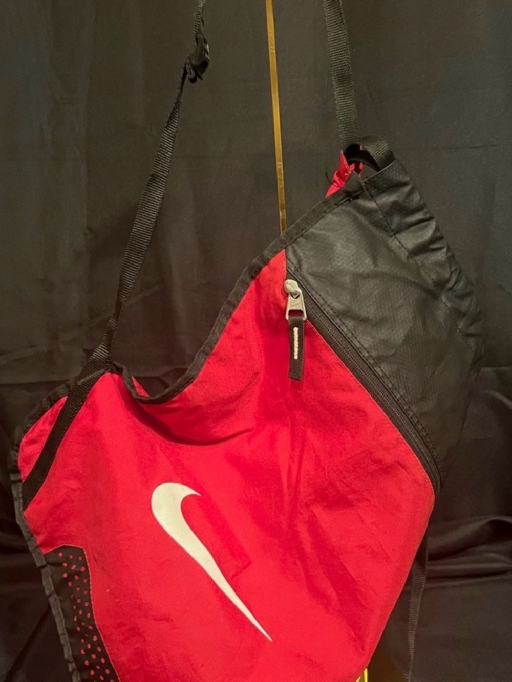 Nike Brasilia Training Gymsack Drawstring Red and Black with White Swoosh - Picture 12 of 12